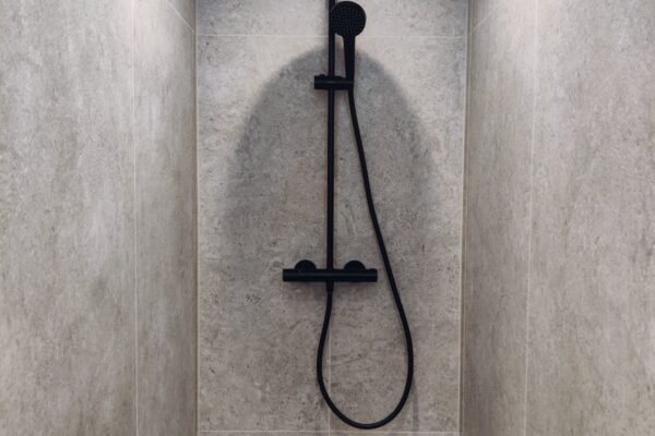 Schwarze Duscharmatur Dusche Design